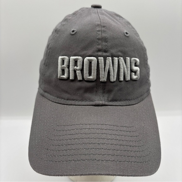 Cleveland Browns  New Era Women’s Gray Core Classic 2.0 9Twenty Adjustable Hat - Picture 1 of 16